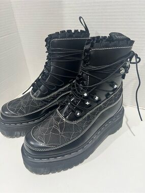 Dr. Martens Jadon Frill platform boots Size W6